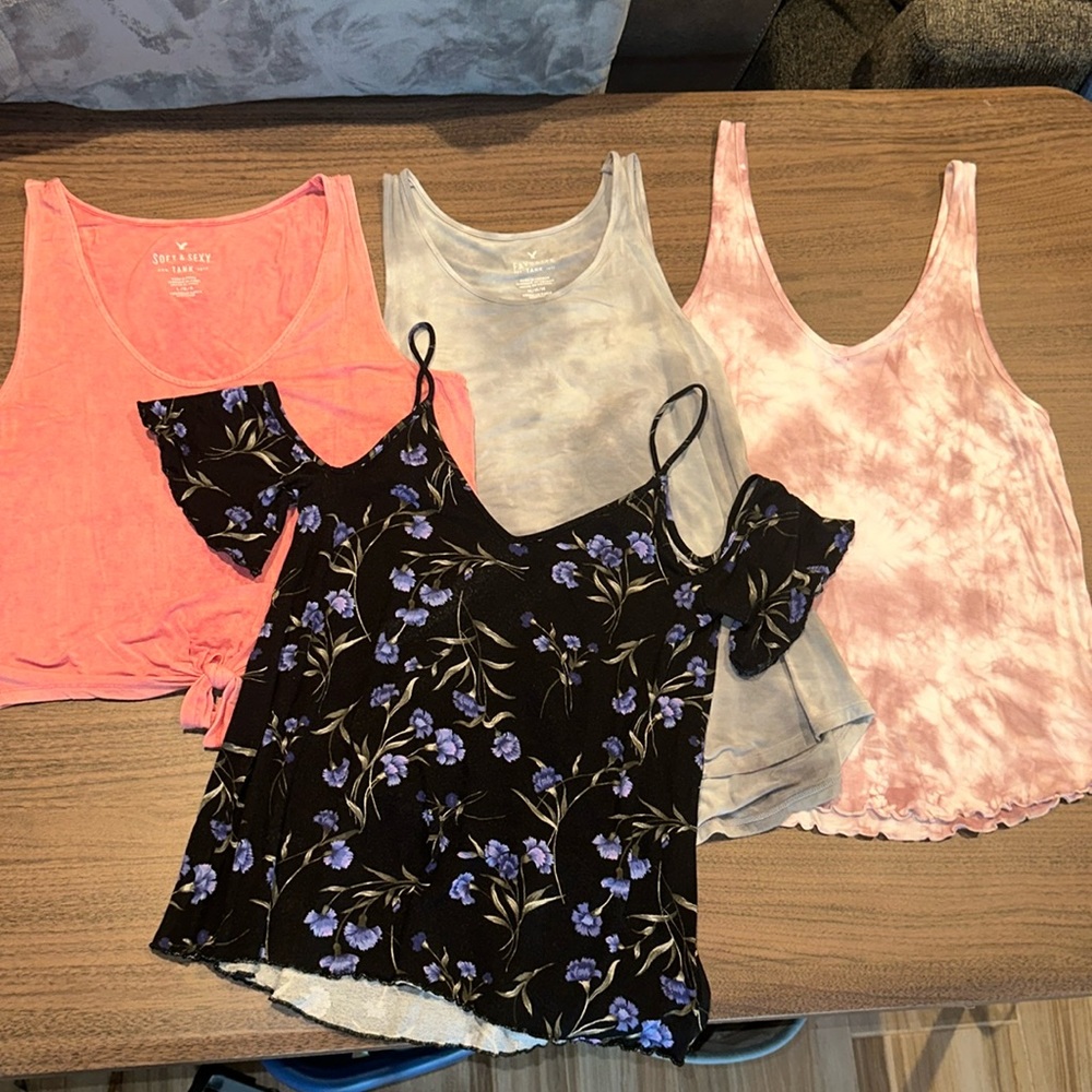 Bundle of 4 American eagle soft and sexy tank tops